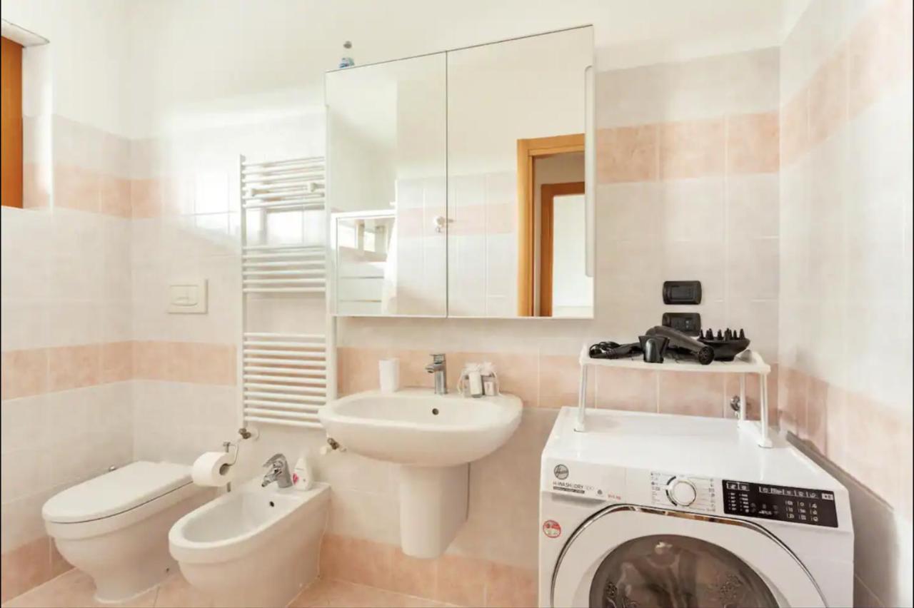 Lussuoso Attico Con Garage Gratis Vicino Al Duomo E Allo Ieo Милан Экстерьер фото