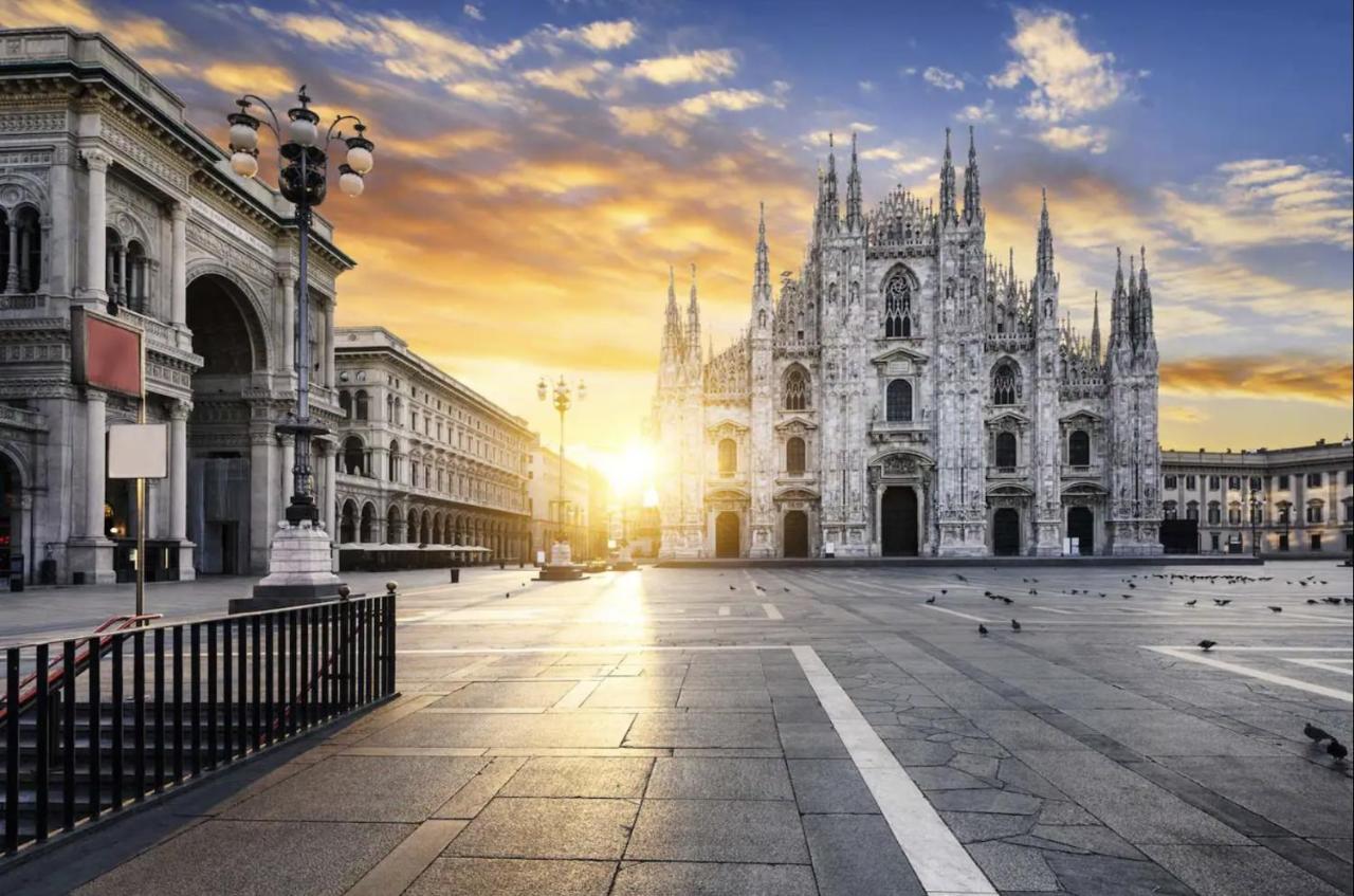 Lussuoso Attico Con Garage Gratis Vicino Al Duomo E Allo Ieo Милан Экстерьер фото