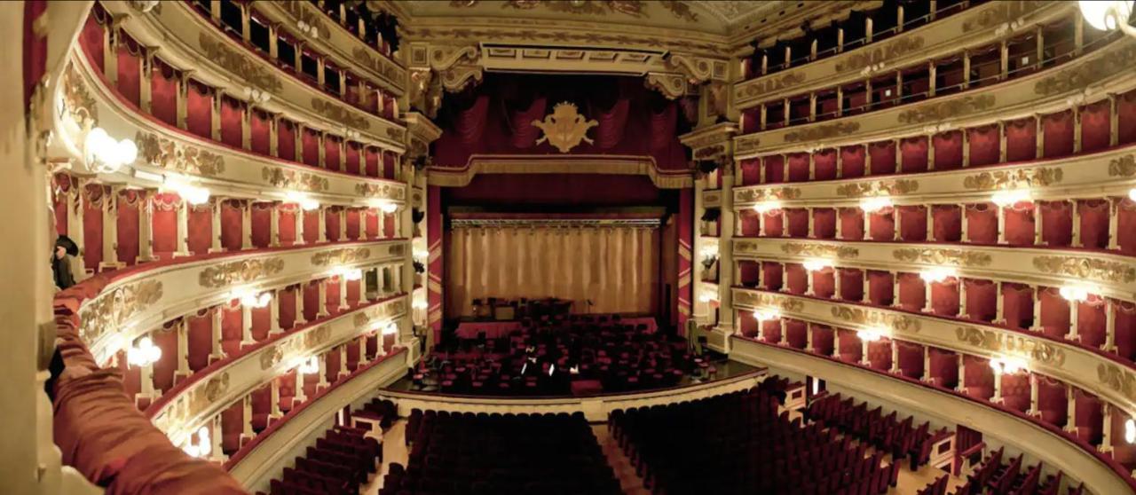 Lussuoso Attico Con Garage Gratis Vicino Al Duomo E Allo Ieo Милан Экстерьер фото